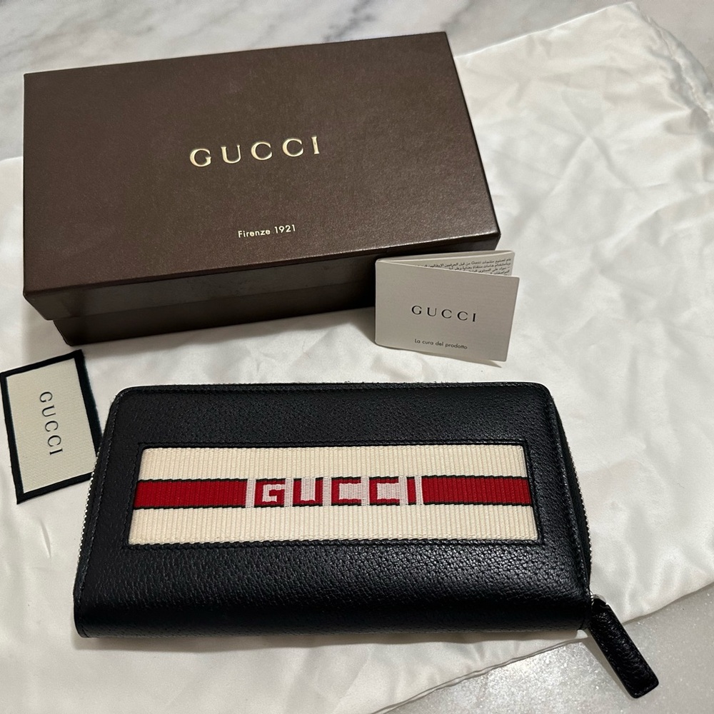 Brand New Unisex Authentic Gucci hand wallet ❤️
